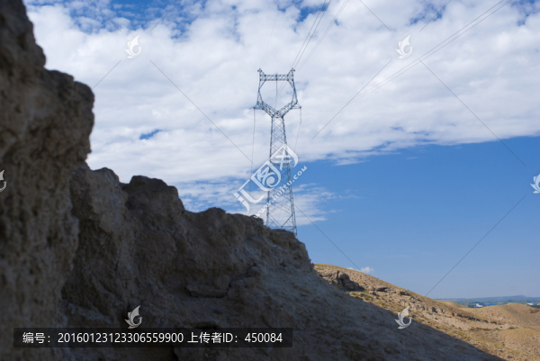 荒原上的電塔