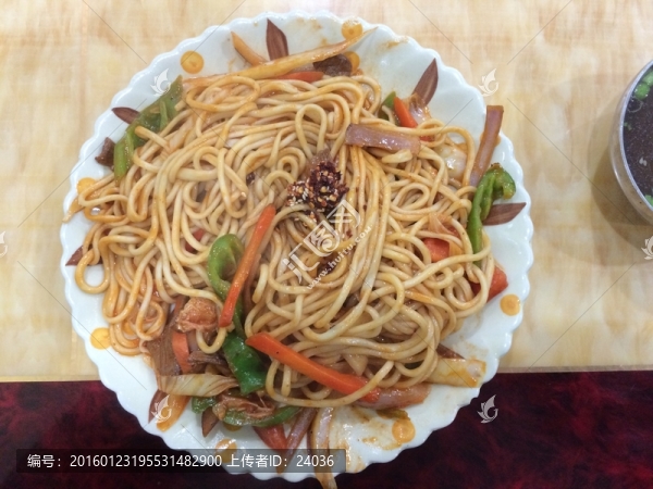 牛肉炒拉面