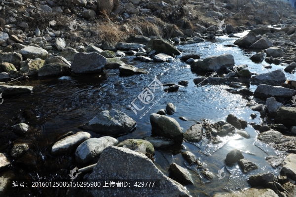 河底石頭
