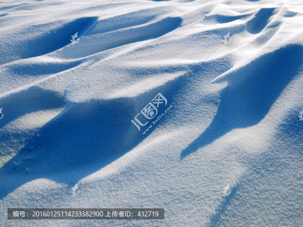 極寒天氣下的積雪