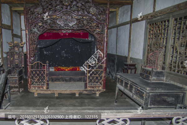 實(shí)木雕花牙床,堯壩古鎮(zhèn)