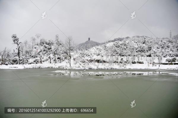 雪中遠(yuǎn)觀習(xí)源樓