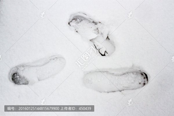 雪地腳印