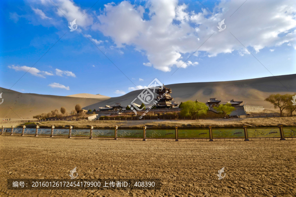甘肅敦煌鳴沙山月牙泉景區(qū)