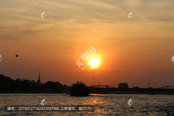 海上日出