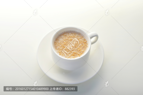 一杯牛奶麥片俯視圖