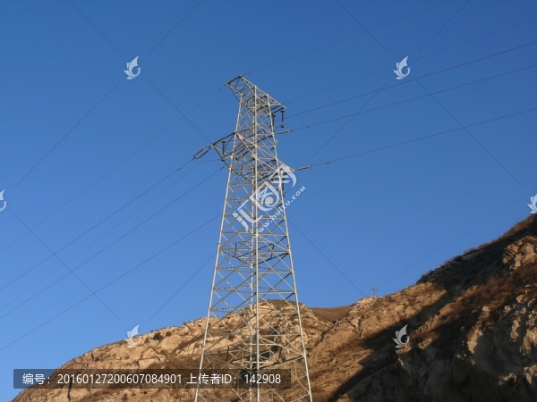 山區(qū)高壓電線塔
