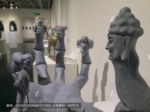 動物雕塑呼喚人類保護動物