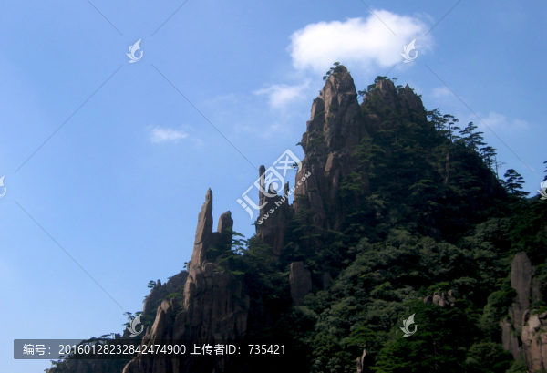 山尖白云