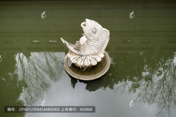 鯉魚雕塑