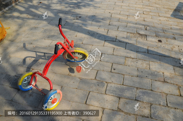 老式三輪童車