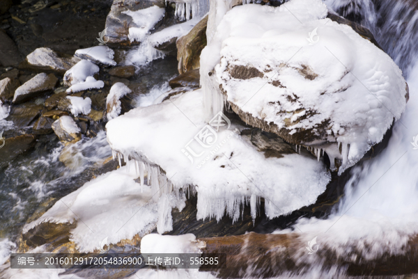 虎牙大峽谷,積雪與流水