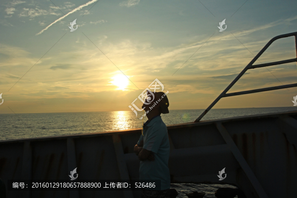 看日出的男人