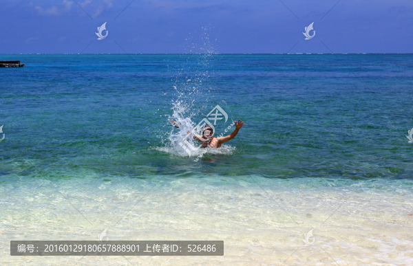 海邊,游泳