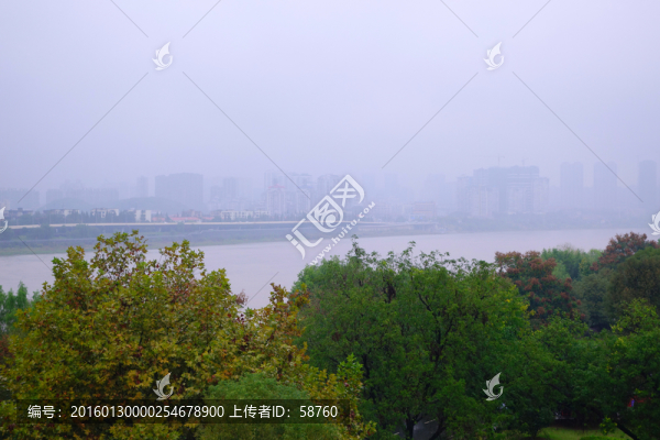 雨霧中的湘江風(fēng)光