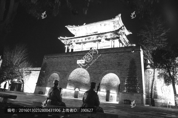 臺兒莊古城樓夜景