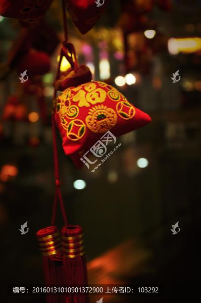 夜色中的春節(jié)福袋