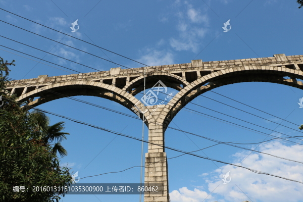 古老引水橋