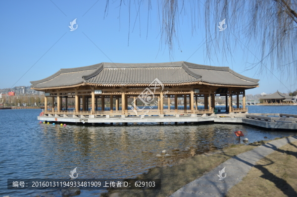 曲江池畔