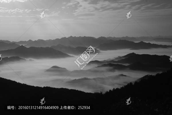 云海水墨圖