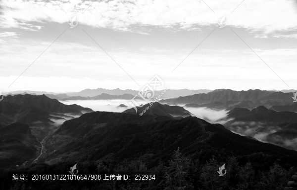 云海水墨圖