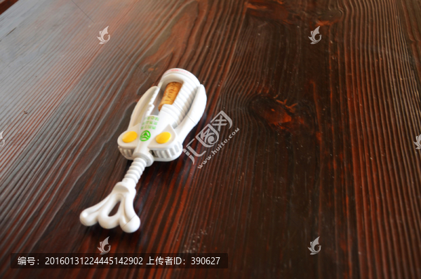桌上開紅酒的起子