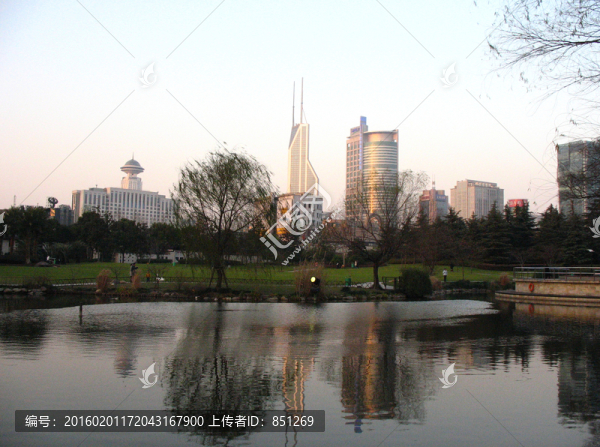 遠(yuǎn)眺市府大樓