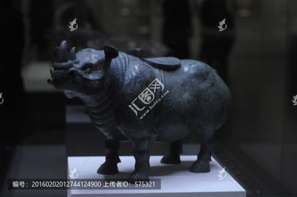 錯(cuò)金銀云紋青銅犀牛尊