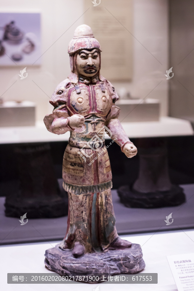 彩繪武服陶俑