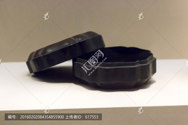 花瓣形漆盒