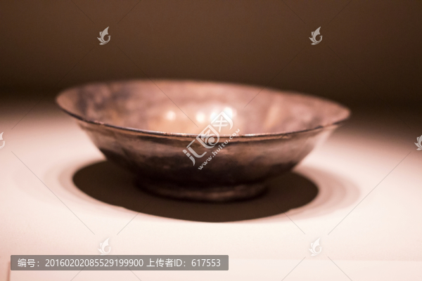 鎏金花鳥(niǎo)紋銀碗