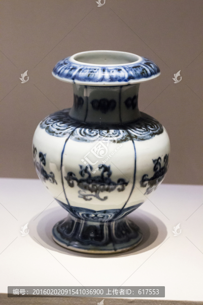 青花靈芝紋石榴尊