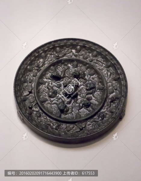 瑞獸葡萄紋青銅鏡