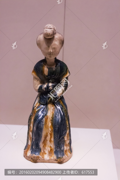 唐三彩釉陶女坐俑