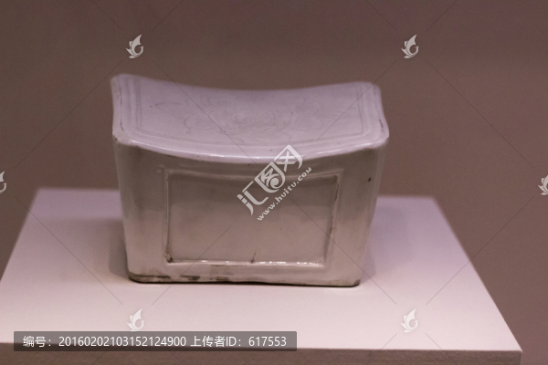 吳白瓷枕
