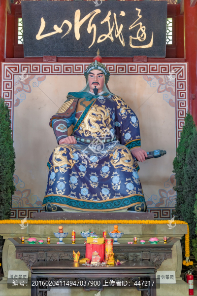 岳飛塑像