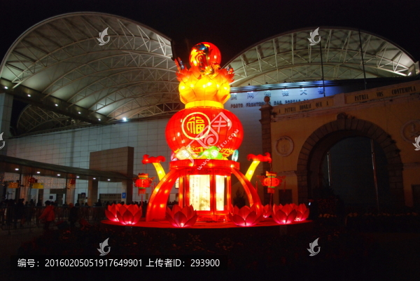 澳門關(guān)閘出入境驗證大樓猴年夜色