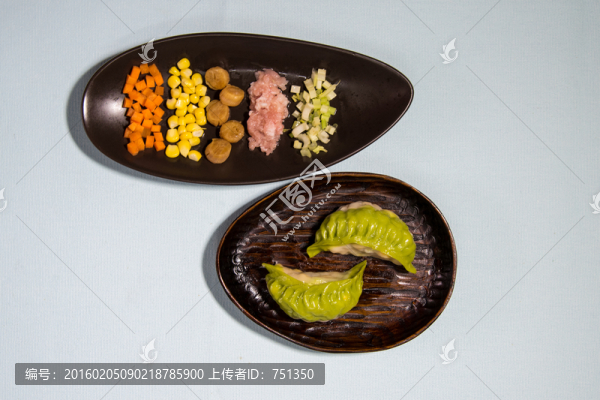 蔬菜汁的餃子與餡