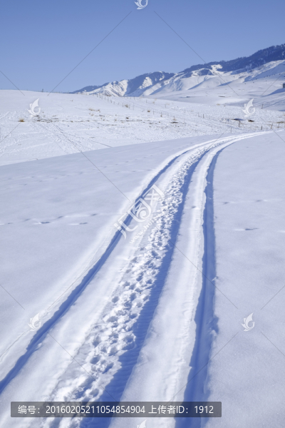 雪地越野
