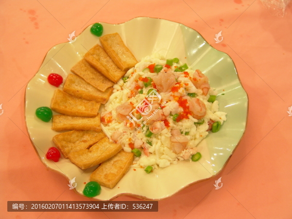 炒飯配油炸臭豆腐