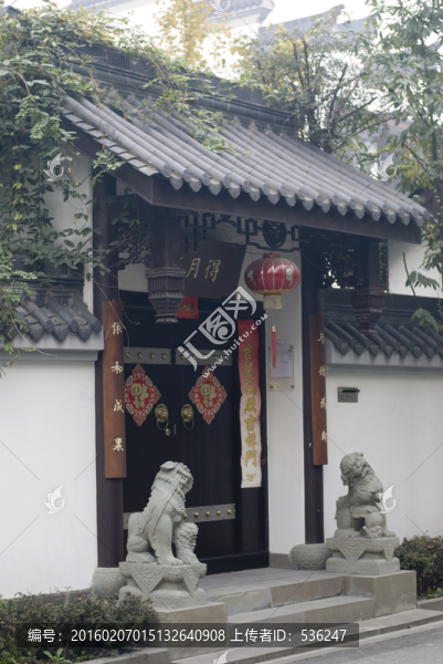 中式園林建筑門口獅子