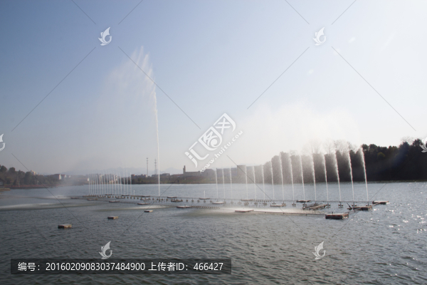 湖水噴泉