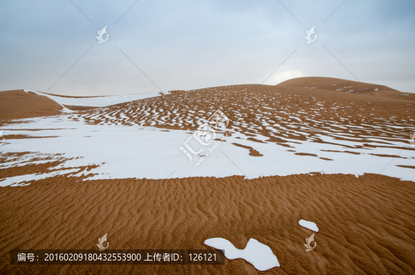 戈壁灘雪景