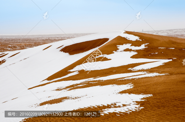 戈壁灘雪景