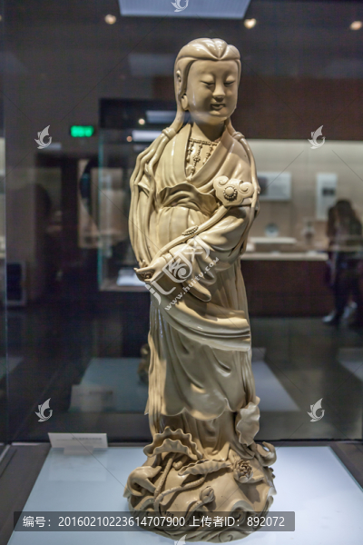 潮州窯白釉觀音立像,明