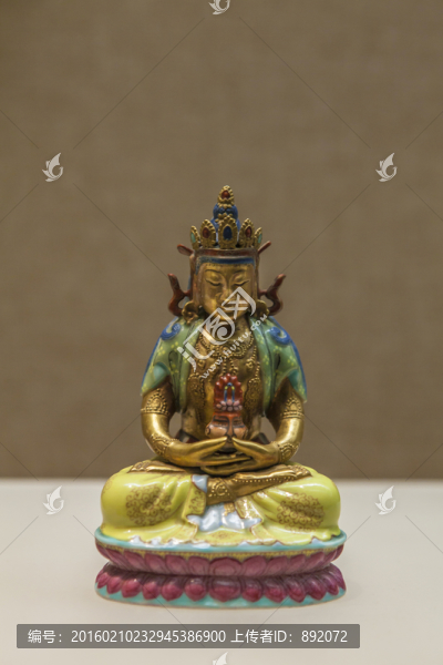 景德鎮(zhèn)窯粉彩瓷佛像,清,乾隆