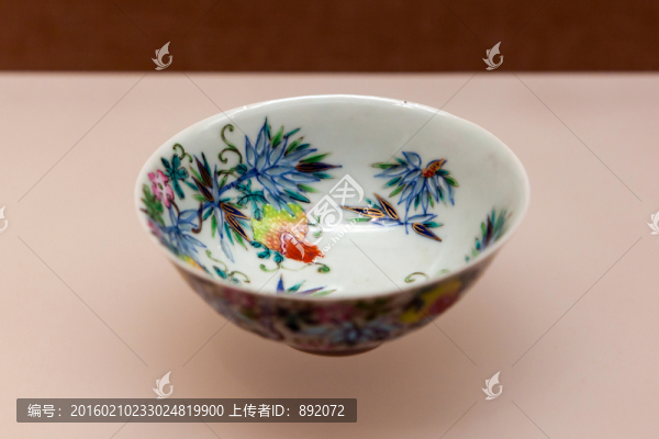 粉彩玲瓏花果紋小碗,清,乾隆
