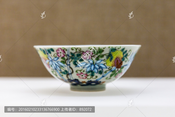 粉彩玲瓏花果紋小碗,清,乾隆2
