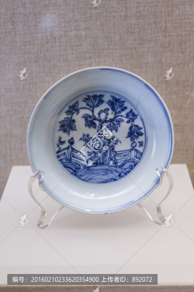 青花纏枝花八寶紋盤,明,成化
