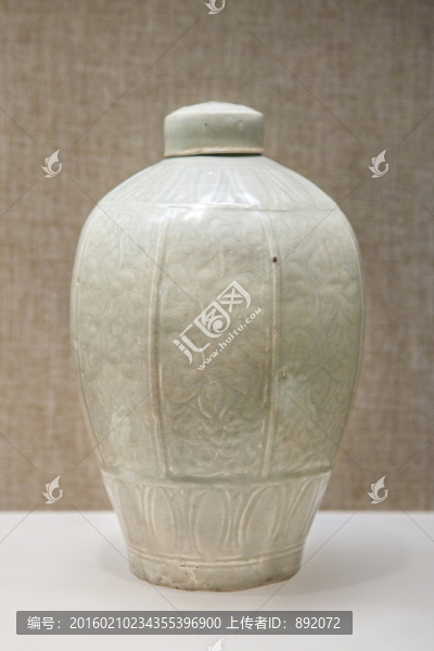 景德鎮(zhèn)窯影青印花八角帶蓋梅瓶